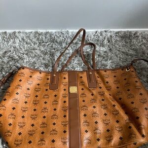 MCM TOTE